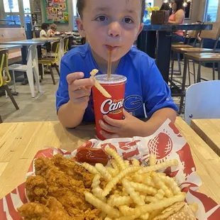 food, chicken wings and fried chicken