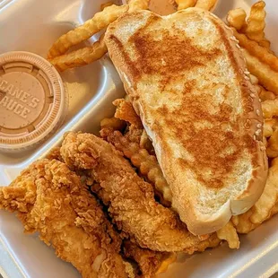 Box Combo, no coleslaw, extra Cane's sauce | Instagram: @telephonesmoothie