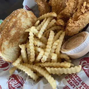 food, chicken wings and fried chicken