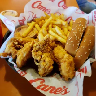 4 piece chicken finger basket with double toast.