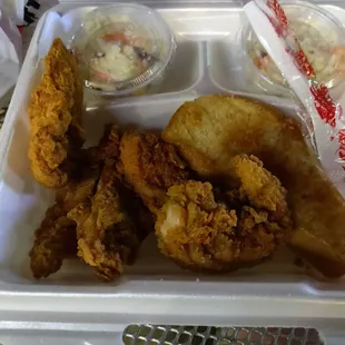 food, chicken wings and fried chicken