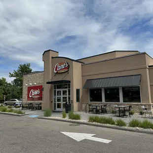 the outside of a restaurant