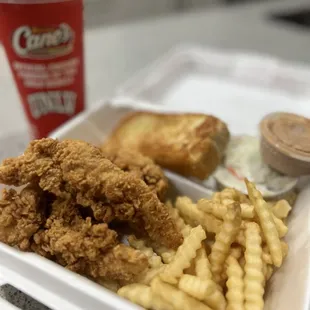 4 piece chicken finger combo. Comes with drink, toasted bread, coleslaw and dipping sauce.