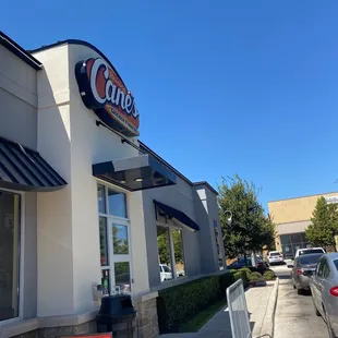 Drv thru line 12:45 pm.