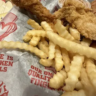 food, chicken wings and fried chicken
