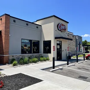 the outside of a restaurant