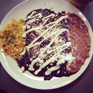 Enchiladas de Mole with Chicken Plate