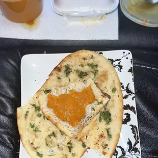 Garlic Naan served with Rice &amp; Curry Sauce