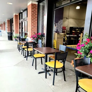 Outdoor seating is pat friendly!