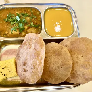 Rajwadi Aam Ras Puri Thali