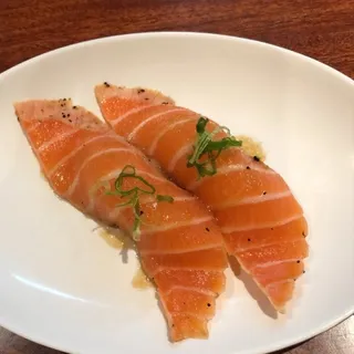 Pepper Salmon Sushi