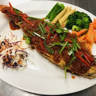 Pra Tod Lad Prik           Fried Snapper w/ Chili