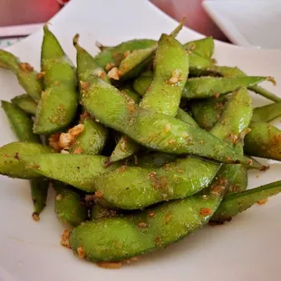 Spicy garlic edamame