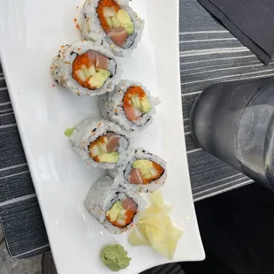 Salmon california roll