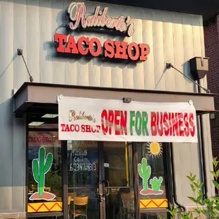 Another shot of the front door to Raliberto&apos;s Taco Shop