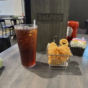 Iced tea &amp; complimentary pork rinds
