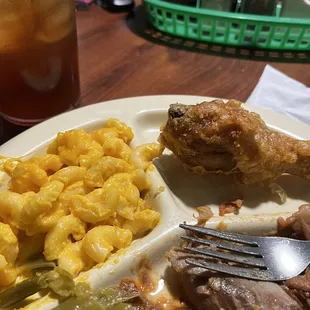 Mac &amp; cheese and fried chicken