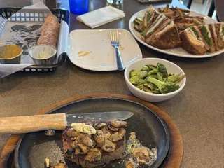 Sahm's Tavern & Sports Bar