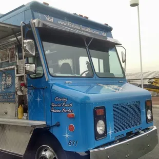 a blue food truck