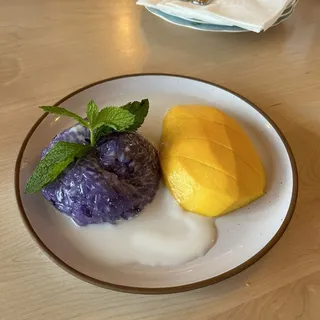 Sweet Sticky Rice With Mango