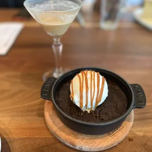 Brownie with ice cream &amp; cookies and cream latte