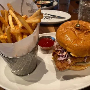 Chicken Sandwhich / Fries