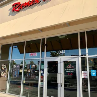 FYI, sign on the door said hiring starts at $16/hr as of May '22  |  also note that outdoor seating is gone