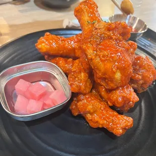food, fried chicken wings, poultry, bbq wings, chicken wings, fried chicken, bbq chicken, chicken wings and fried chicken, chicken