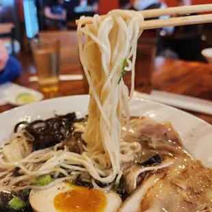 Hajime Ramen - Kiwami Tonkotsu comes with thin noodles