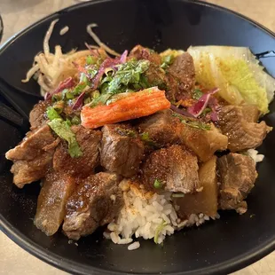 Rice bowl with braised beef