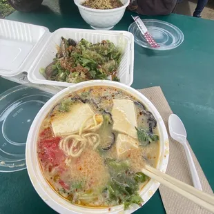 Garden Veggie, WeHo e gyoza &amp; black garlic ramen