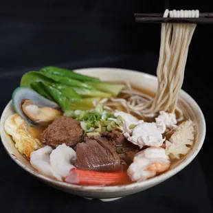 food, ramen and noodles