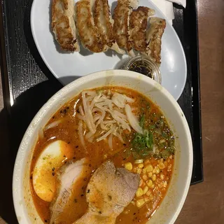 Pork and Veggie Gyoza (8 PC)