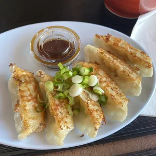 Vegetable Gyozas (6 PC)