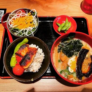 Express lunch set with Tonkotsu ramen