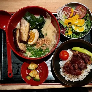 Express Lunch: tonkotsu ramen and karaage chicken rice