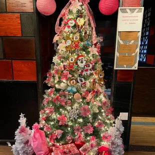 Ramen Shu Christmas three pink theme