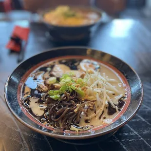 Tonkotsu (Black)
