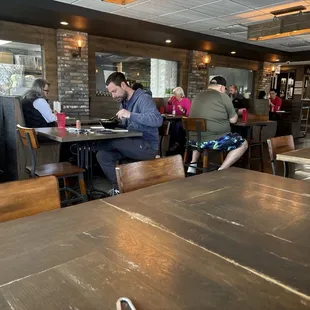 Crowded people at lunch