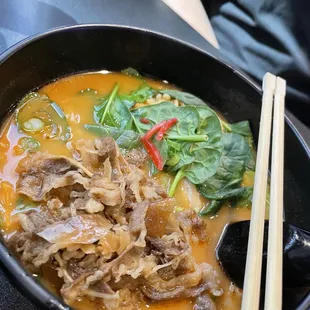 Beef ramen w/spicy tonkatsu broth