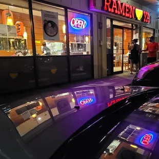 excellent illustration of how to read menu off car hood.