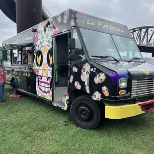 Traveling food truck