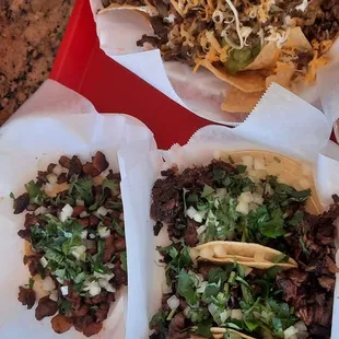 Tacos de Cabeza/Adobada &amp; super asada nachos