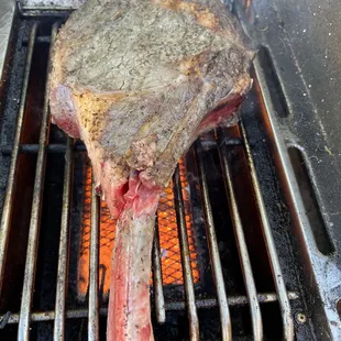 Searing the tomahawk.