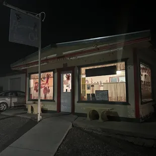 Ramona's closed at 7 on a Friday!!