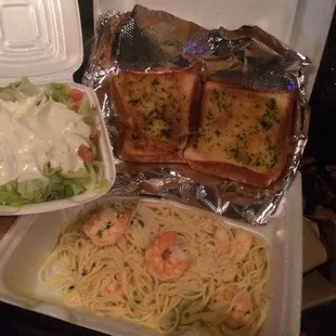 This shrimp scampi w/ garlic toast &amp; side salad was soooo good!!!!!