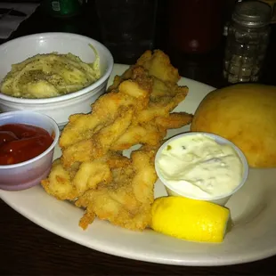 So, THIS is what the all the "talk" is about?!?! 1/2 order Fried Butterfly Shrimp. 6 is plenty filling. I WILL be back!