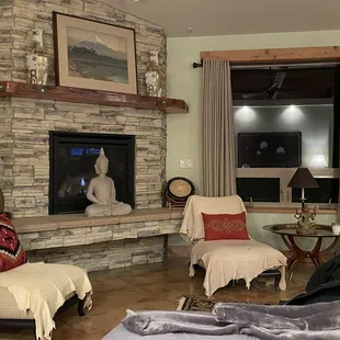 Mt. Fuji Suite fireplace and sitting area.