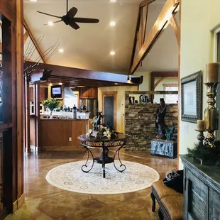 The hallway before getting to tue kitchen