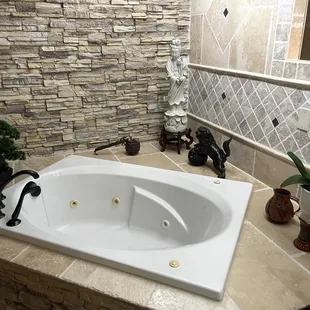 Bathtub in Mt. Fuji suite